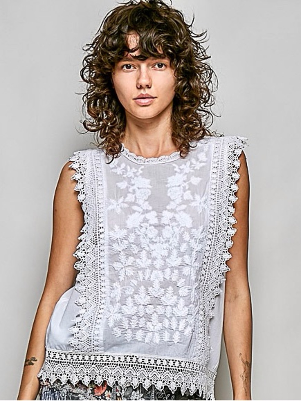 💗ALMOST GONE! POL COTTON Botanical Embroidered Scalloped Lace Top- Off white